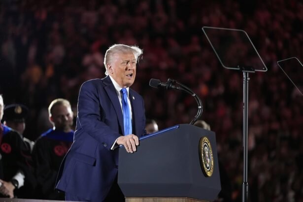 Trump propone reducir el gasto público a niveles históricos.