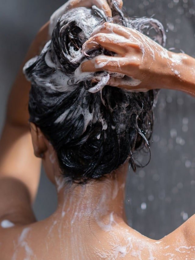 Truth vs. Myth: 10 Things You’ve Got Wrong About Shampoos